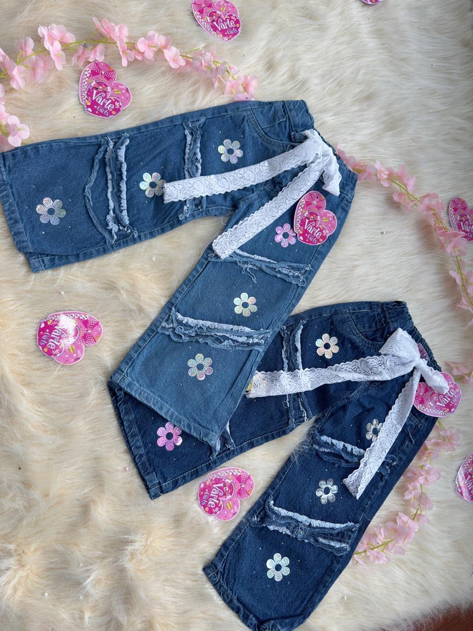 Pantalón Denim Bordado con Cinturón Blanco